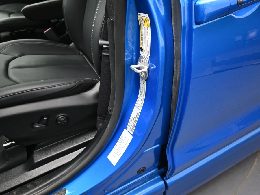 Blue Chrysler Pacifica image number 13