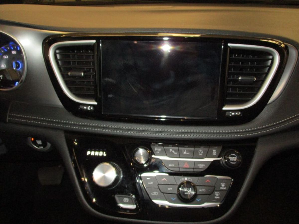 Grey Chrysler Pacifica image number 14