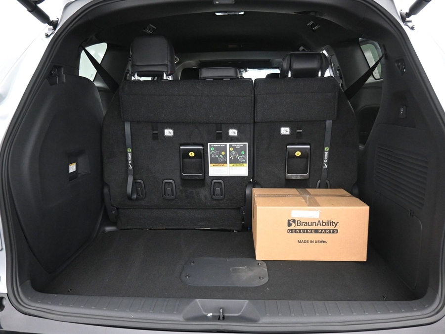 Silver Toyota Sienna image number 18