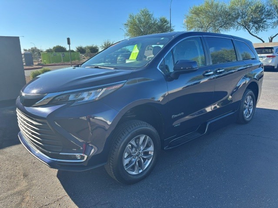 Used 2021 Toyota Sienna Hybrid XLE - BraunAbility Side Entry Fold Out Automatic Ramp