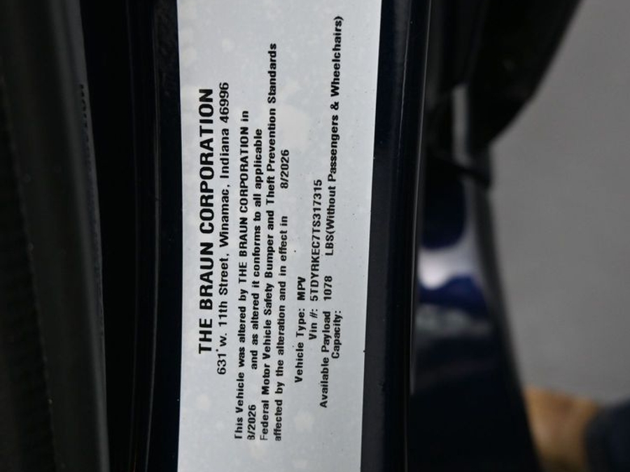 New 2026 Toyota Sienna Hybrid XLE Base - BraunAbility Side Entry In Floor Automatic Ramp