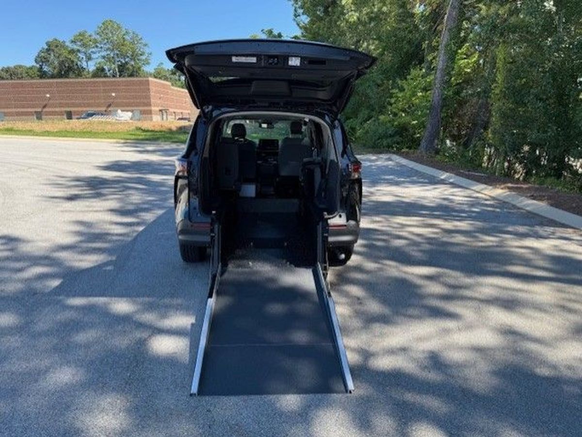 2024 TOYOTA SIENNA - Image 9