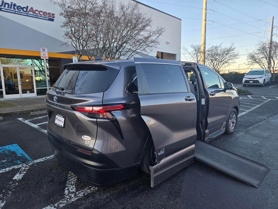 Used 2022 Toyota Sienna Hybrid LE - VMI Side Entry Entry In Floor Automatic Ramp