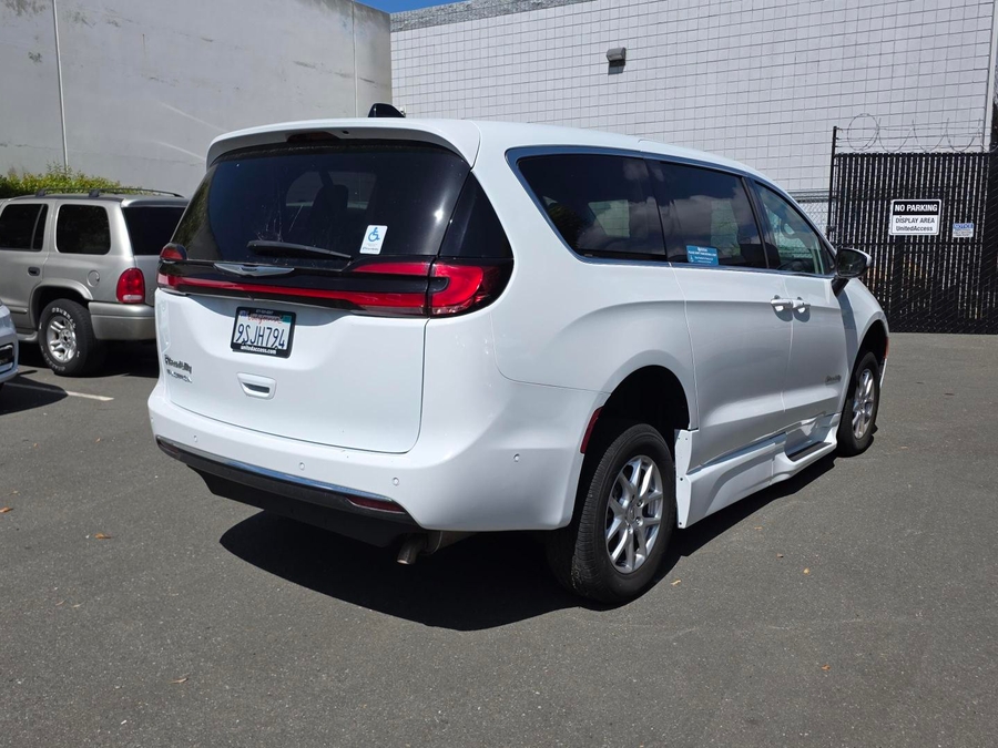 Used 2023 Chrysler Pacifica Touring L - BraunAbility Side Entry Entry Fold Out Automatic Ramp