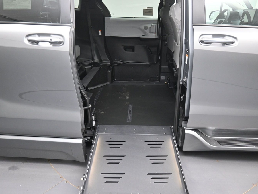 New 2026 Toyota Sienna Hybrid XLE Add - BraunAbility Side Entry Fold Out Automatic Ramp
