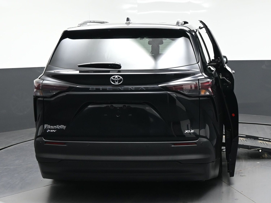 New 2026 Toyota Sienna Hybrid XLE Add - BraunAbility Side Entry Fold Out Automatic Ramp