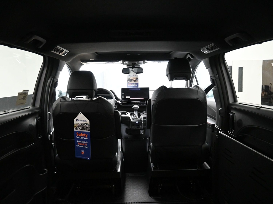 New 2025 Toyota Sienna Hybrid XSE Sport - BraunAbility Side Entry Entry Fold Out Automatic Ramp