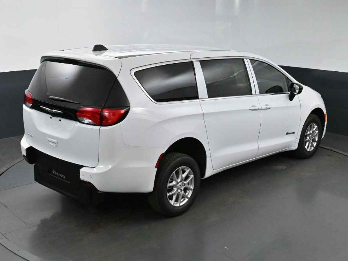 2025 CHRYSLER VOYAGER - Image 25