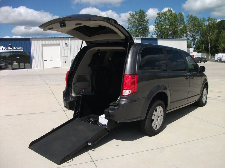 Used 2019 Dodge Grand Caravan SE - International Mobility Rear Entry Entry Fold Out Manual Ramp