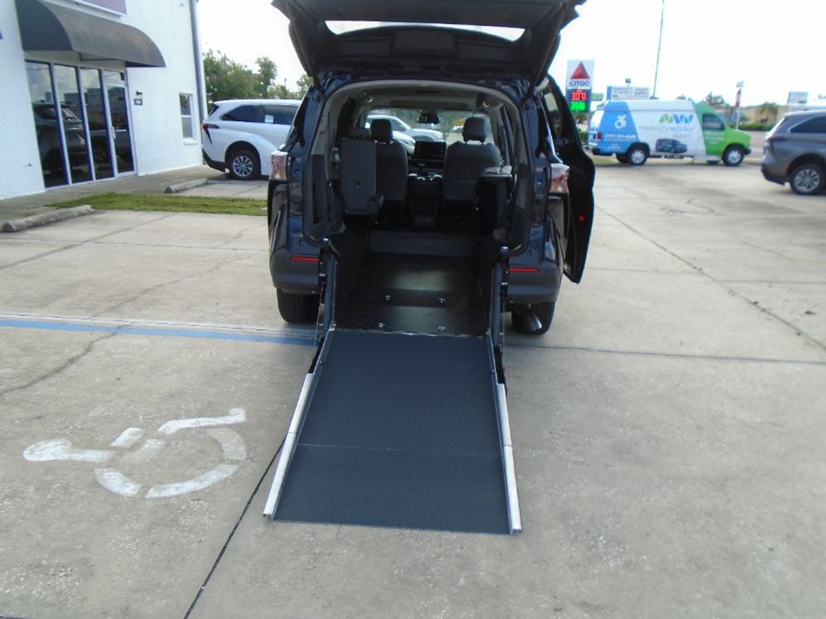 2024 TOYOTA SIENNA - Image 8