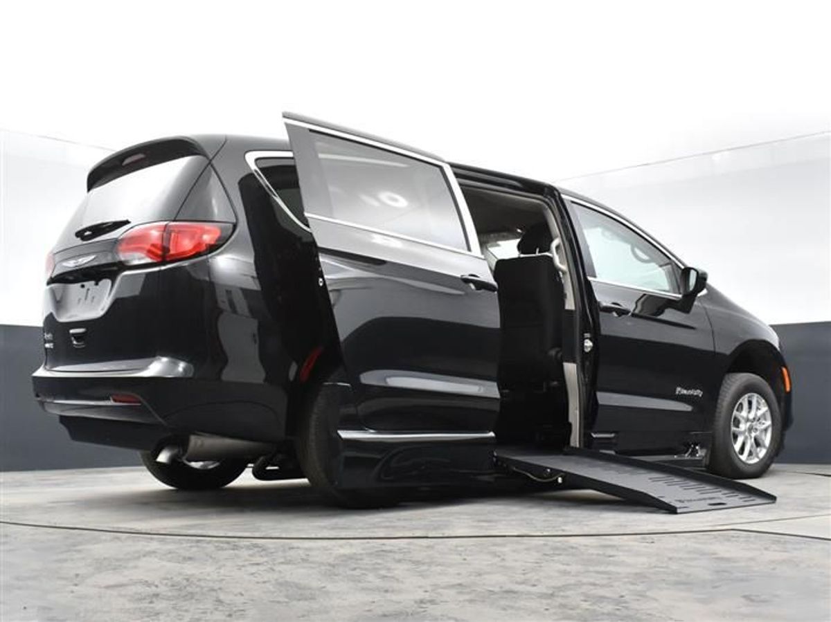 2023 CHRYSLER VOYAGER - Image 2