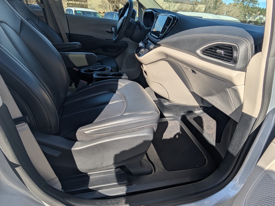 Used 2023 Chrysler Pacifica Touring L Safety - BraunAbility Side Entry Entry In Floor Automatic Ramp