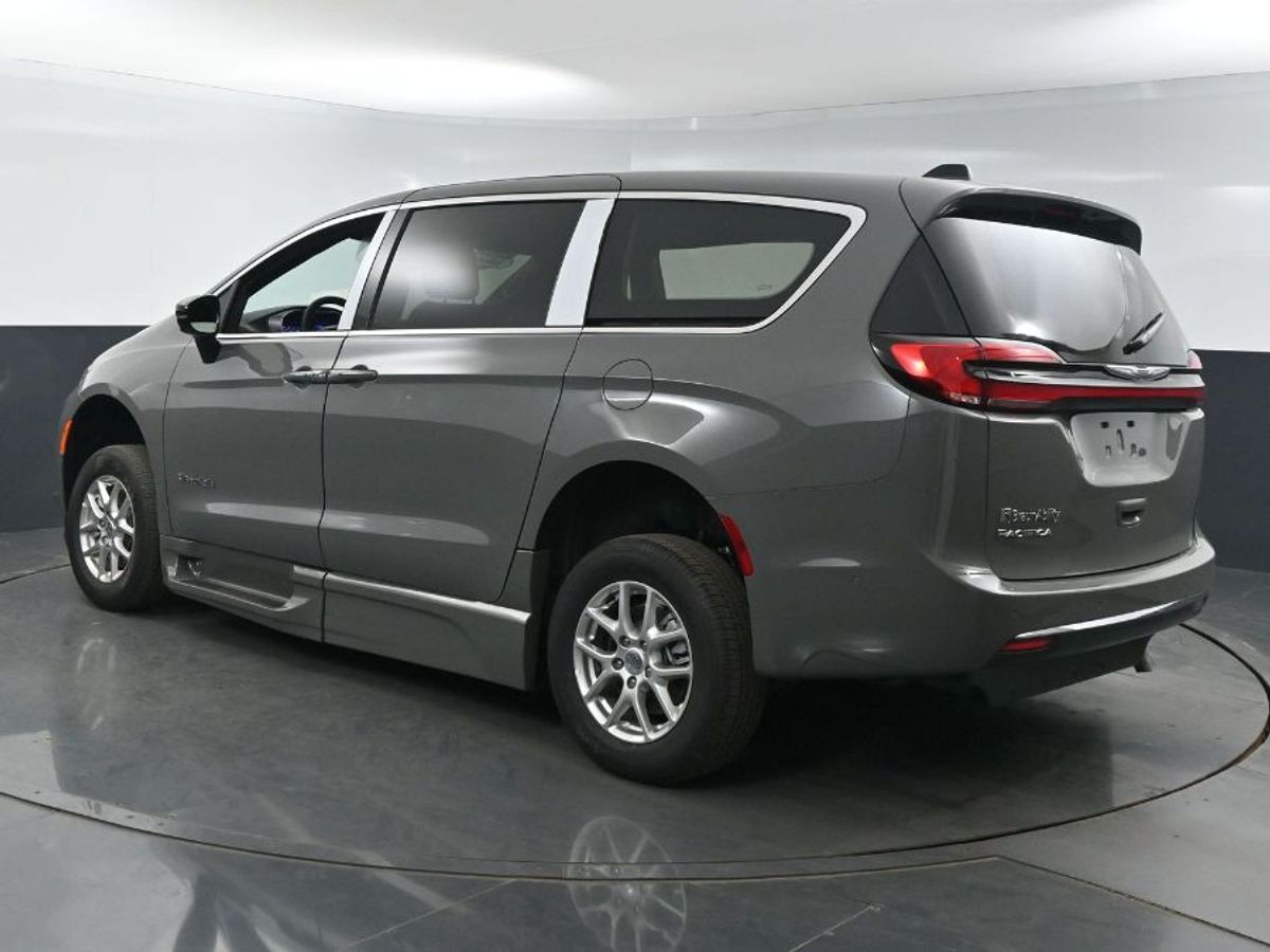 2025 CHRYSLER PACIFICA - Image 5
