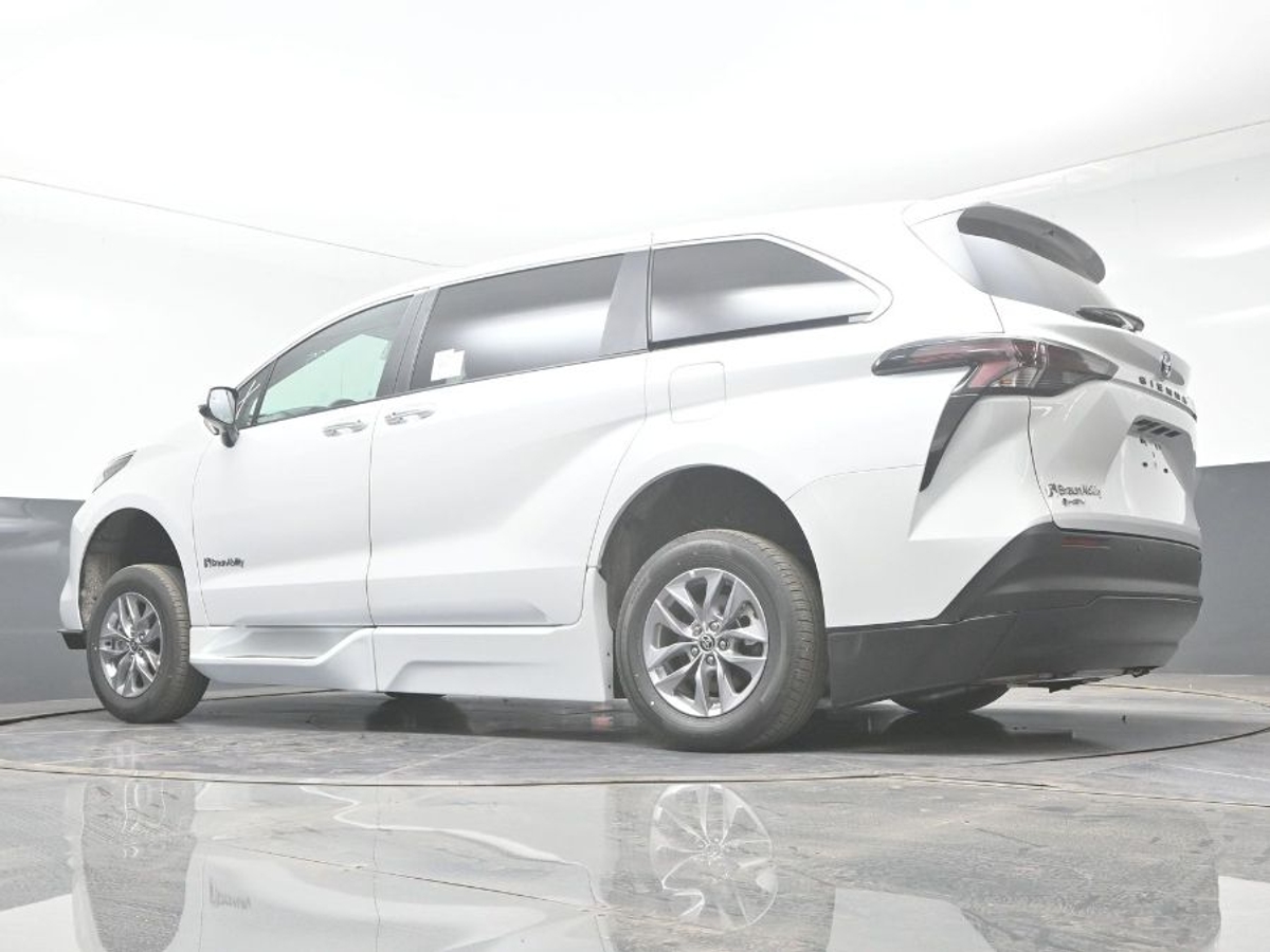 2025 TOYOTA SIENNA - Image 21