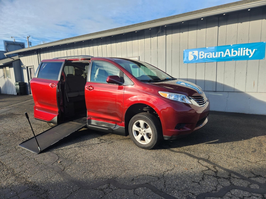 2015 Toyota Sienna LE