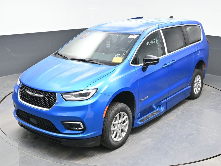Blue Chrysler Pacifica image number 20