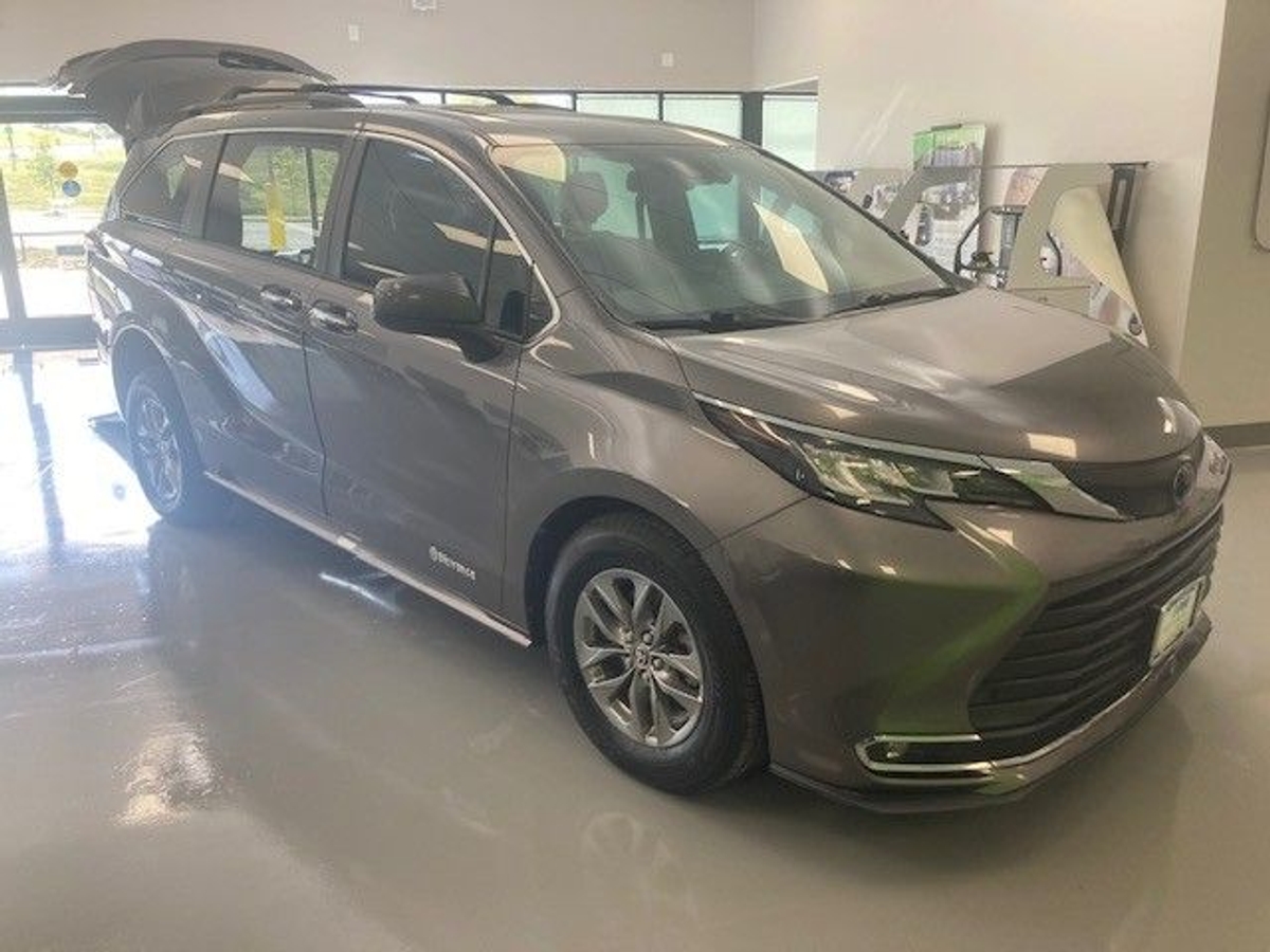 2023 TOYOTA SIENNA - Image 4