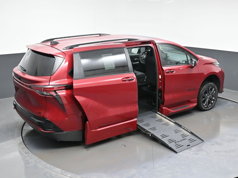 New 2026 Toyota Sienna Hybrid XSE Sport - BraunAbility Side Entry Entry Fold Out Automatic Ramp