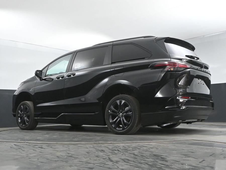 New 2025 Toyota Sienna Hybrid XSE Sport - BraunAbility Side Entry Entry Fold Out Automatic Ramp