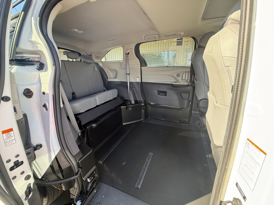 Used 2022 Toyota Sienna Hybrid XLE Base - BraunAbility Side Entry Entry Fold Out Automatic Ramp