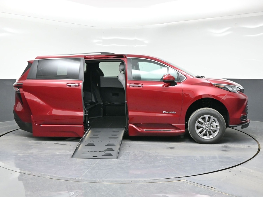 Red Toyota Sienna image number 2