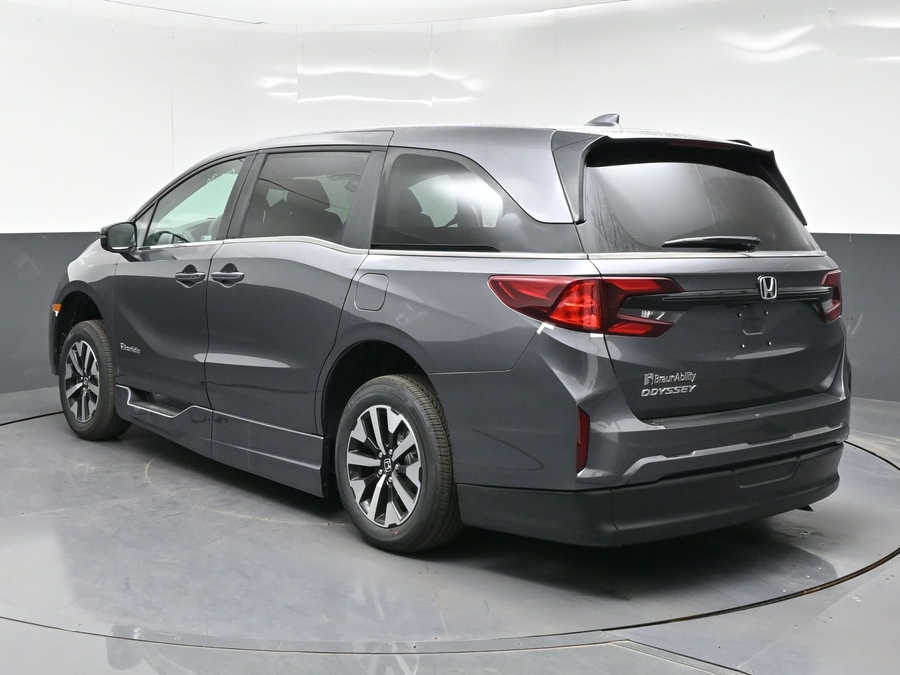 Grey Honda Odyssey image number 2