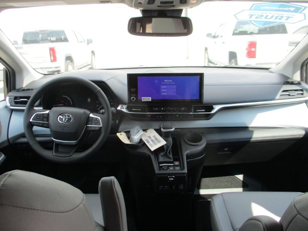 2025 TOYOTA SIENNA - Image 11