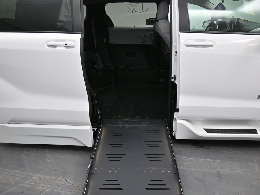 New 2025 Toyota Sienna Hybrid LE - BraunAbility Side Entry Entry Fold Out Automatic Ramp