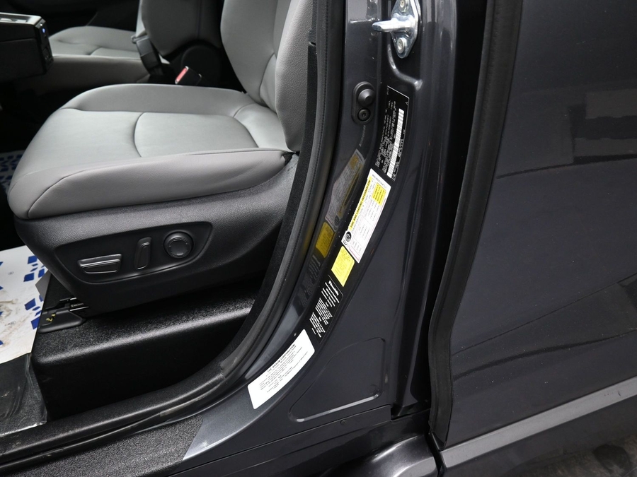 New 2025 Toyota Sienna Hybrid XLE Plus - BraunAbility Side Entry Entry Fold Out Automatic Ramp
