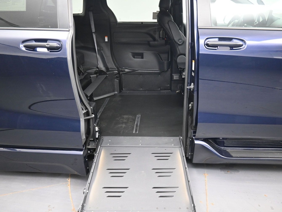 New 2026 Toyota Sienna Hybrid XSE Sport - BraunAbility Side Entry Fold Out Automatic Ramp