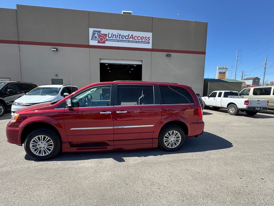 Used 2015 Chrysler Town and Country Touring-L - BraunAbility Side Entry Entry In Floor Automatic Ramp