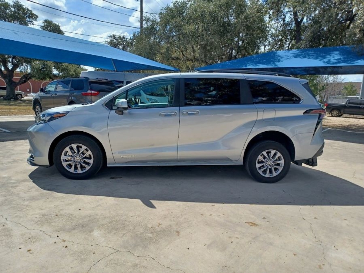 2024 TOYOTA SIENNA - Image 9