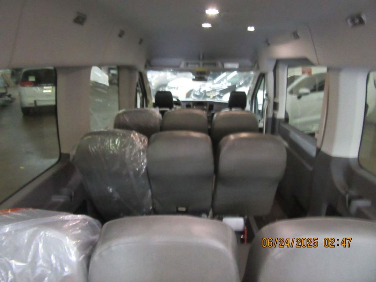 White Ford Transit image number 10