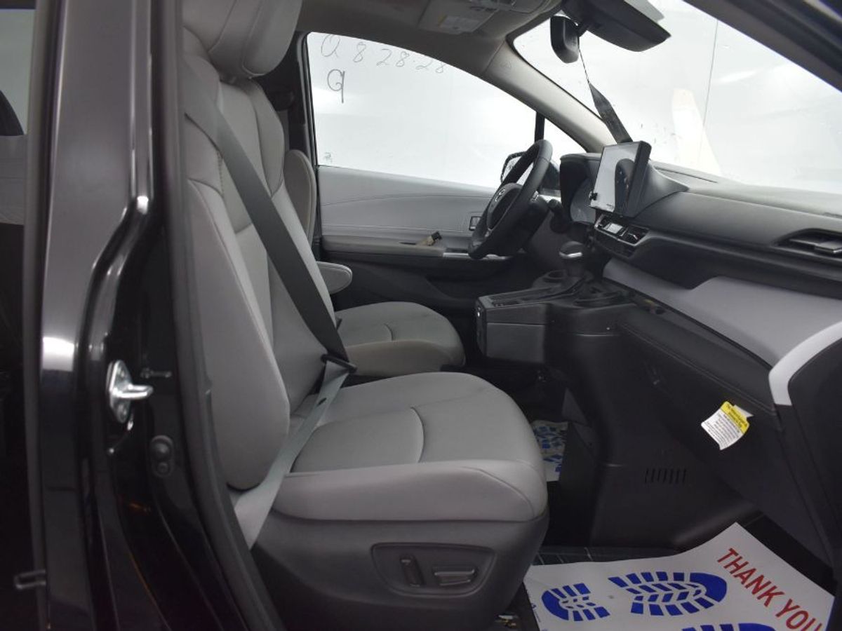2025 TOYOTA SIENNA - Image 9