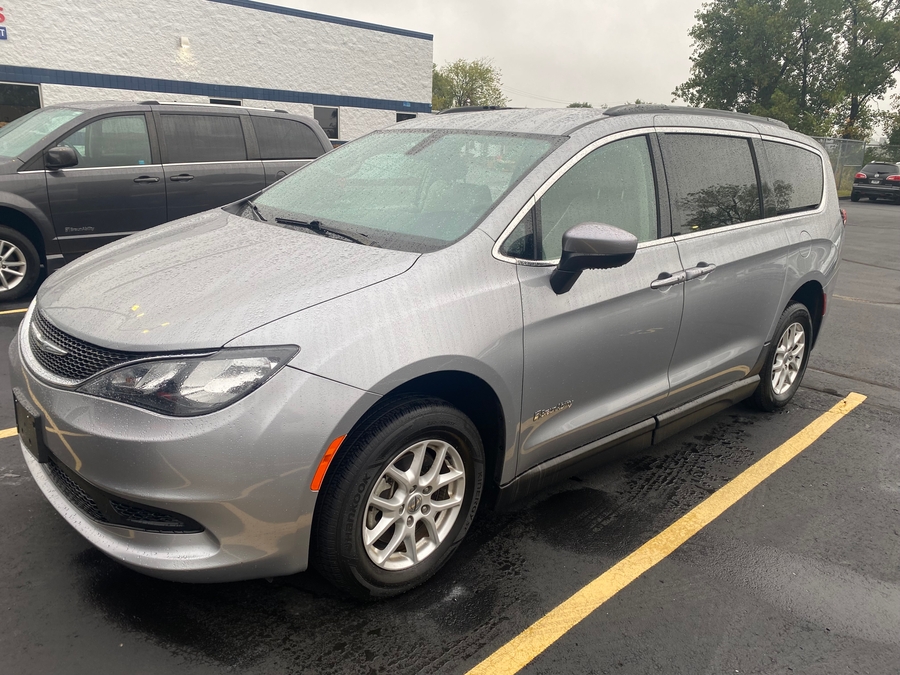 Used 2021 Chrysler Voyager LXi - BraunAbility Side Entry Entry Fold Out Manual Ramp