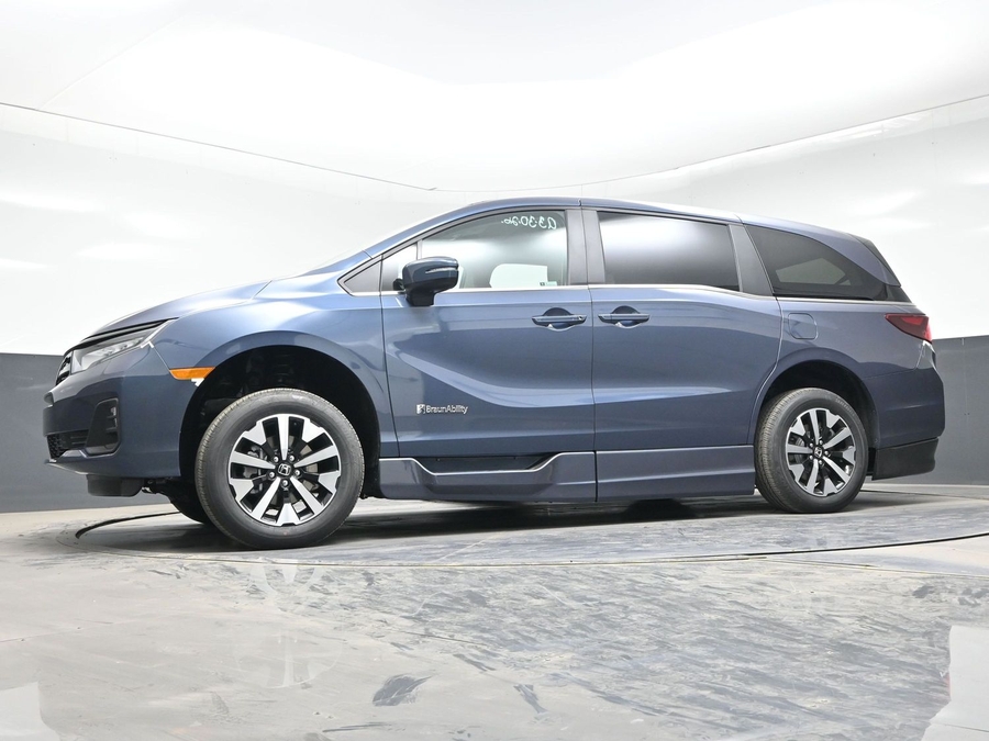 Blue Honda Odyssey image number 16