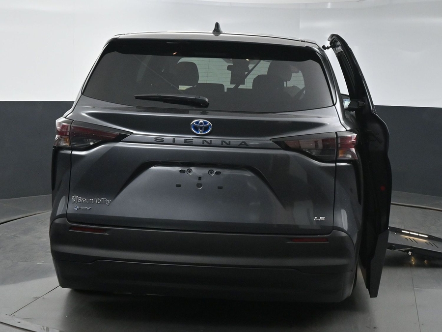 New 2025 Toyota Sienna Hybrid LE - BraunAbility Side Entry Entry Fold Out Automatic Ramp