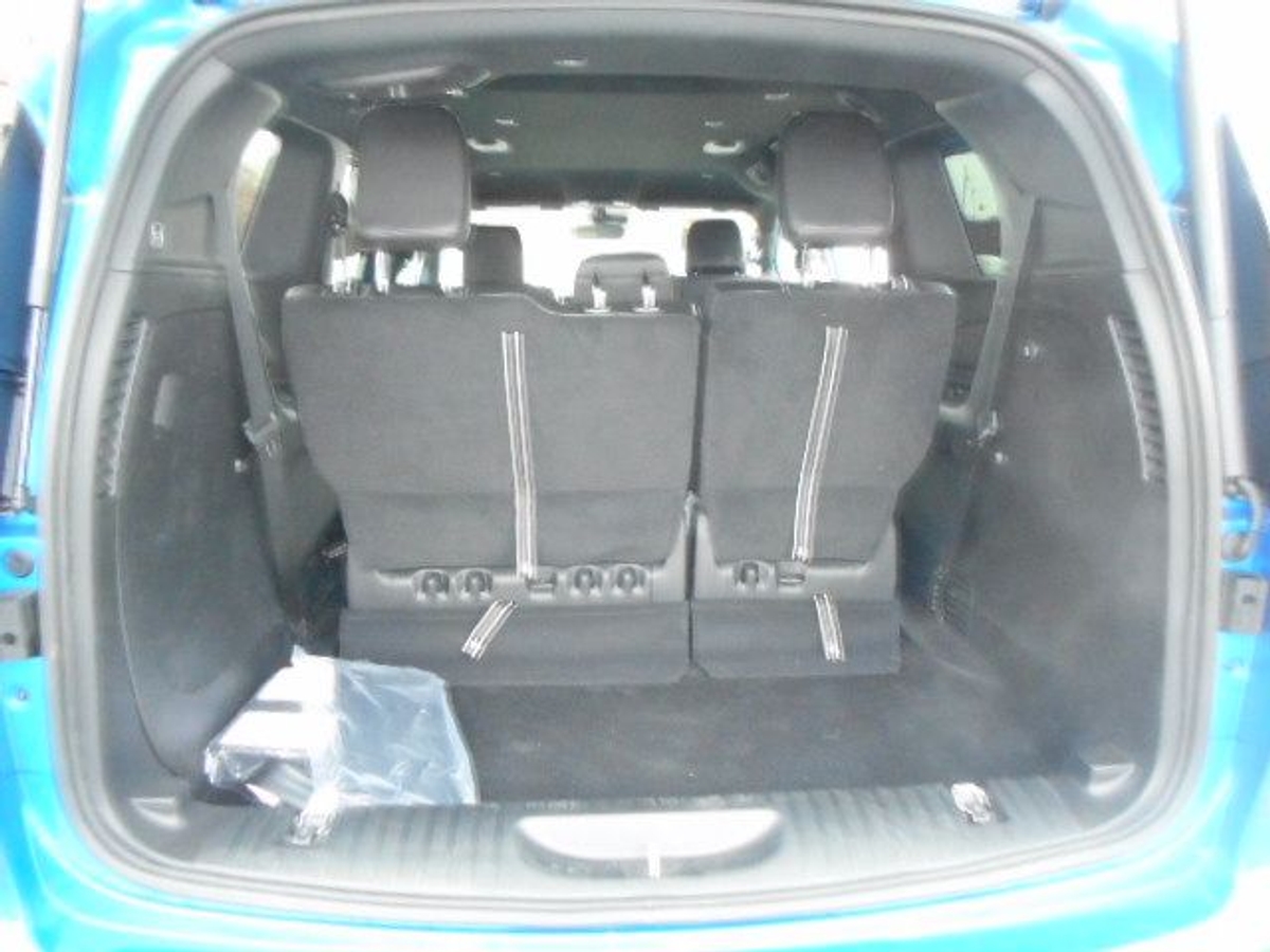 Blue Chrysler Pacifica image number 21