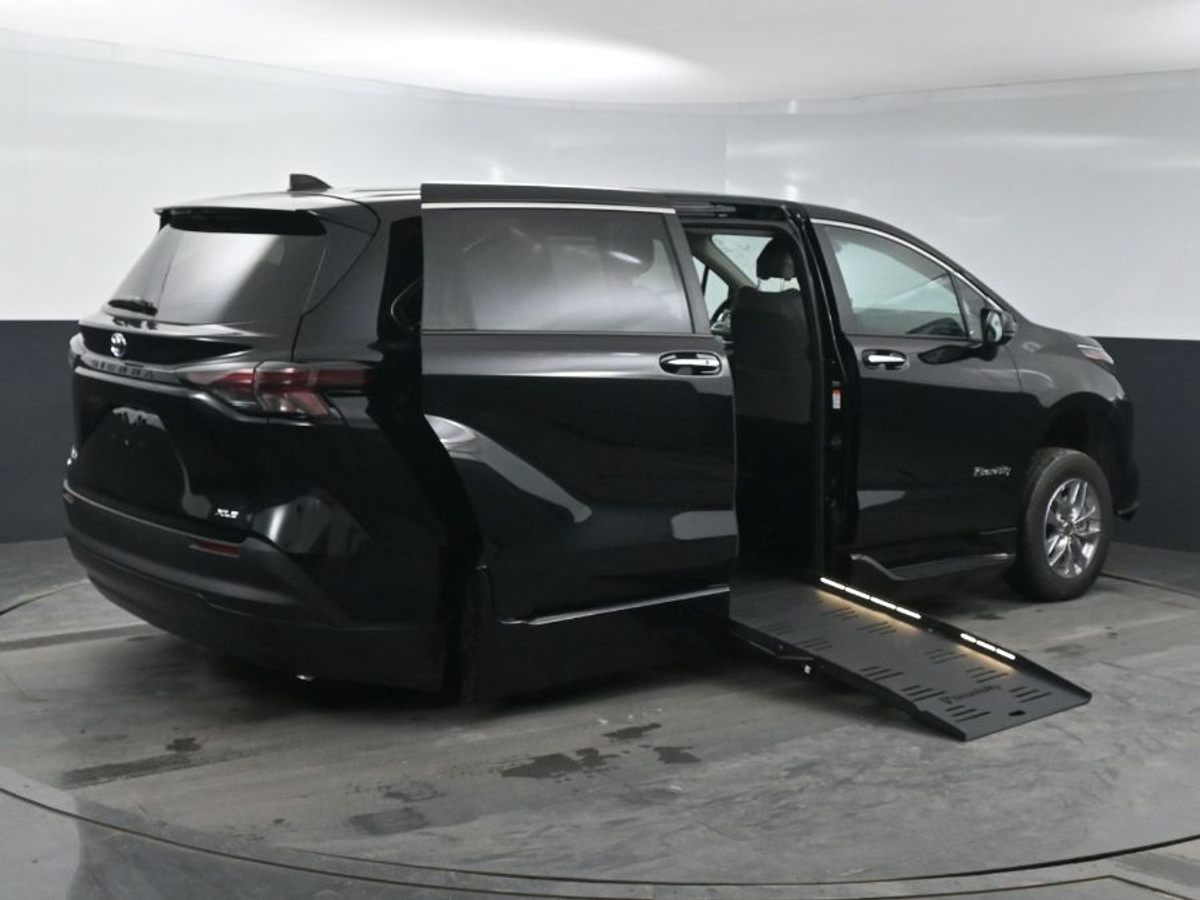2025 TOYOTA SIENNA - Image 7