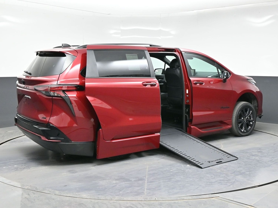New 2026 Toyota Sienna Hybrid XSE Sport - BraunAbility Side Entry In Floor Automatic Ramp