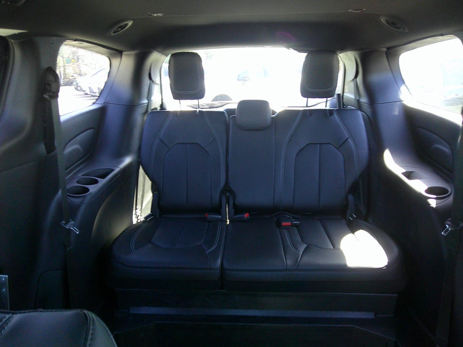Black Chrysler Pacifica image number 19