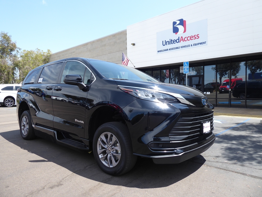 Used 2024 Toyota Sienna Hybrid LE Base - BraunAbility Side Entry Fold Out Automatic Ramp
