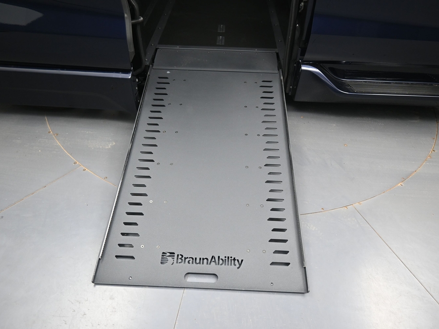 New 2026 Toyota Sienna Hybrid XSE Sport - BraunAbility Side Entry In Floor Automatic Ramp