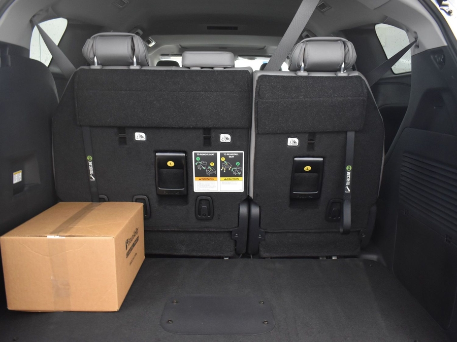 New 2025 Toyota Sienna Hybrid XLE Base - BraunAbility Side Entry Entry Fold Out Automatic Ramp