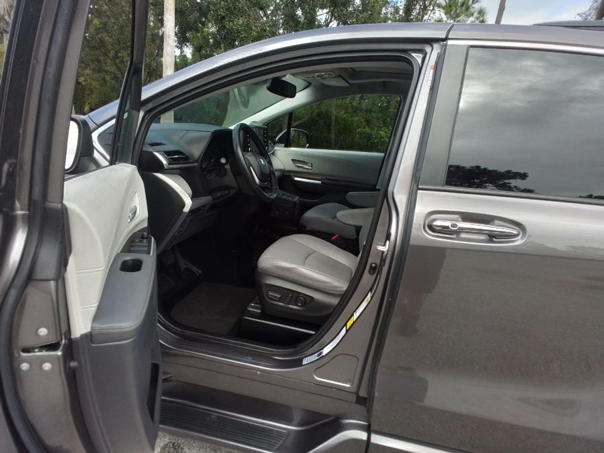 2023 TOYOTA SIENNA - Image 8