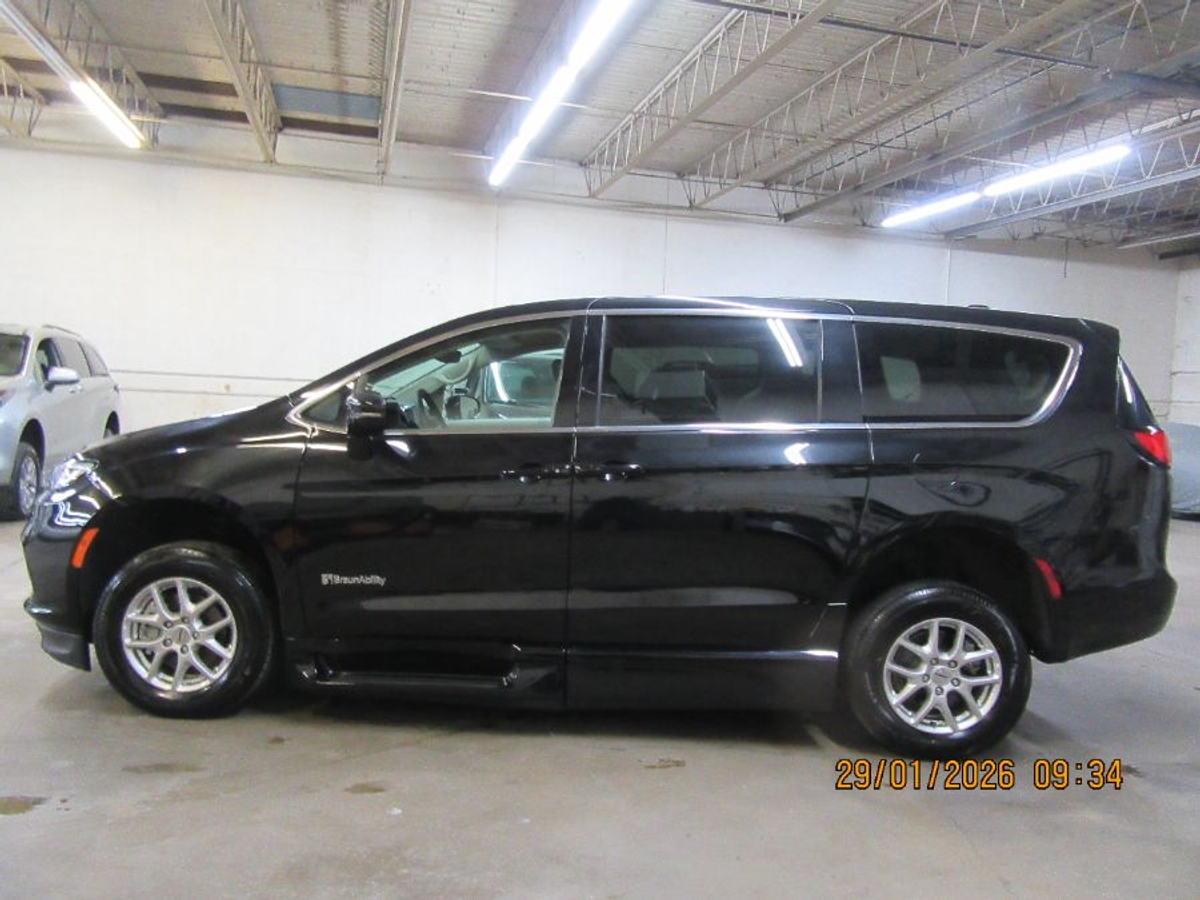 2024 CHRYSLER PACIFICA - Image 10