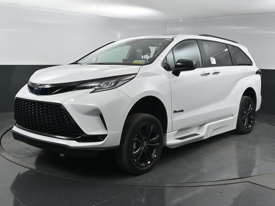 New 2025 Toyota Sienna Hybrid XSE - BraunAbility Side Entry Entry In Floor Automatic Ramp