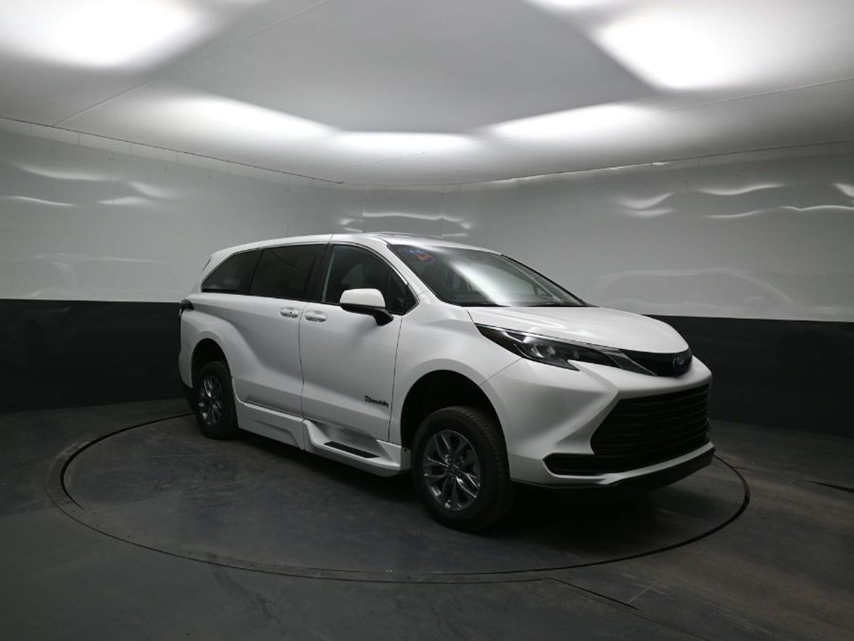 2025 TOYOTA SIENNA - Image 9