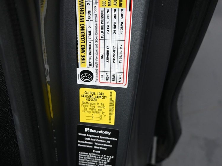 New 2026 Toyota Sienna Hybrid XLE Base - BraunAbility Side Entry Fold Out Automatic Ramp