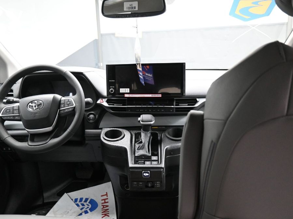2025 TOYOTA SIENNA - Image 18